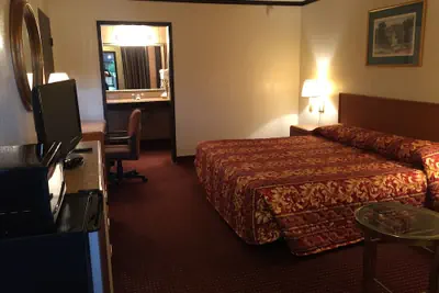 Photo 5 - Regency Inn & Suites