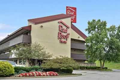 Photo 2 - Red Roof Inn Louisville Expo Airport