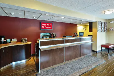 Photo 4 - Red Roof Inn Louisville Expo Airport