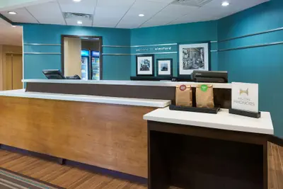 Photo 2 - Hampton Inn White Plains/Tarrytown