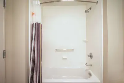 Photo 4 - La Quinta Inn & Suites by Wyndham DFW Airport South / Irving