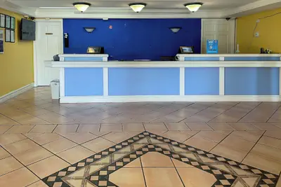 Photo 3 - Motel 6 Huntsville, AL – University Dr.