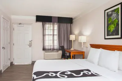 Photo 4 - Baymont by Wyndham Fort Myers Central