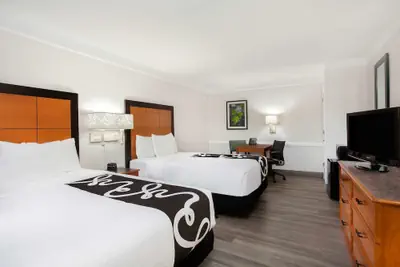 Photo 2 - Baymont by Wyndham Fort Myers Central