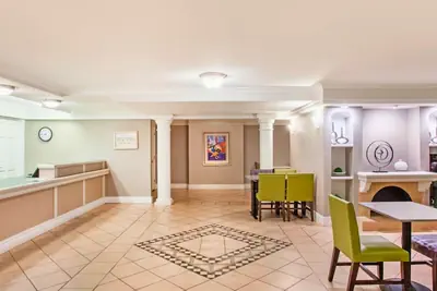 Photo 3 - Baymont by Wyndham Fort Myers Central