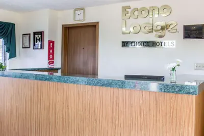 Photo 3 - Econo Lodge Elkhart North