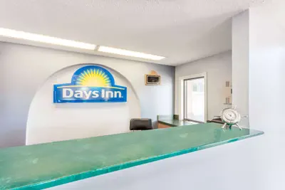 Photo 4 - Days Inn by Wyndham Clinton