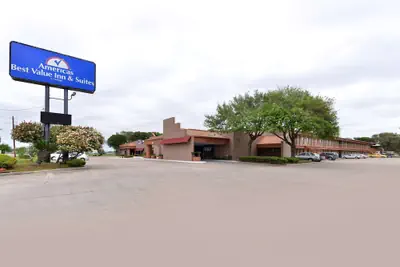 Photo 2 - Americas Best Value Inn & Suites Victoria