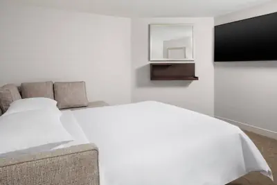 Photo 4 - Delta Hotel Philadelphia Airport