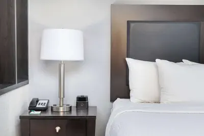 Photo 4 - La Quinta Inn & Suites by Wyndham Atlanta Airport South
