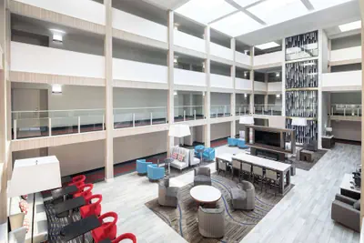 Photo 3 - La Quinta Inn & Suites by Wyndham Atlanta Airport South