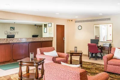 Photo 2 - Quality Inn Holland - Toledo