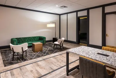 Photo 3 - DoubleTree by Hilton Newark Penn Station