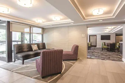 Photo 3 - La Quinta Inn & Suites by Wyndham Portland DT/Maine Med