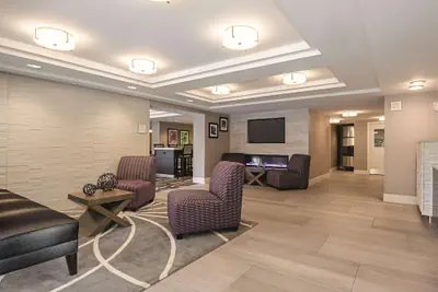 Photo 5 - La Quinta Inn & Suites by Wyndham Portland DT/Maine Med