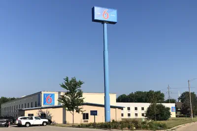 Photo 2 - Motel 6 Peoria, IL