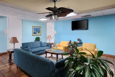 Photo 5 - Quality Inn & Suites Gulf Breeze Bayside near Pensacola Beach