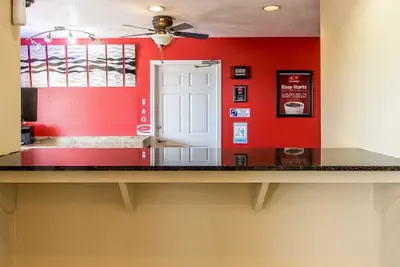 Photo 4 - Econo Lodge Pryor