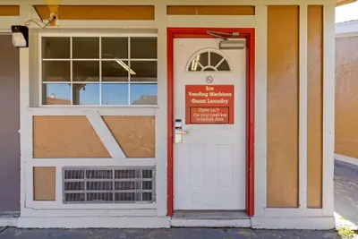 Photo 2 - Econo Lodge Pryor