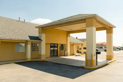Photo 3 - Econo Lodge Pryor