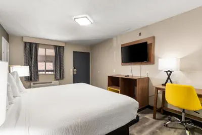 Photo 3 - Days Inn by Wyndham Albuquerque Northeast