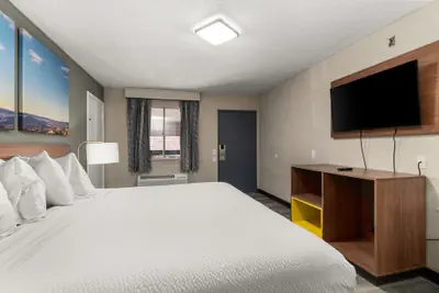 Photo 2 - Days Inn by Wyndham Albuquerque Northeast