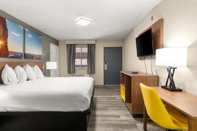 Photo 4 - Days Inn by Wyndham Albuquerque Northeast