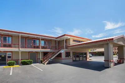 Photo 2 - Econo Lodge Hurricane Zion Park Area