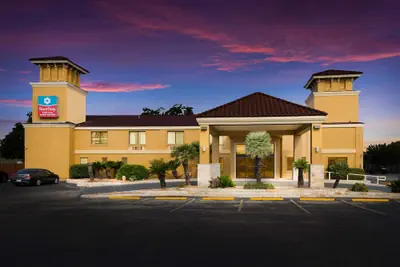 Photo 2 - SureStay Plus Hotel by Best Western San Antonio North