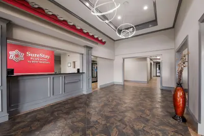 Photo 3 - SureStay Plus Hotel by Best Western San Antonio North