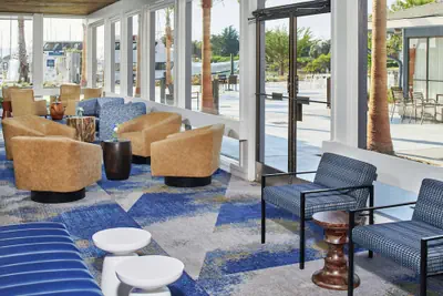 Photo 2 - DoubleTree by Hilton Hotel Berkeley Marina