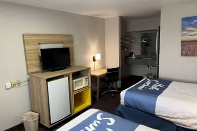 Photo 5 - Days Inn by Wyndham Pratt