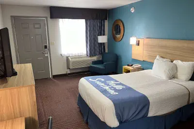 Photo 4 - Days Inn by Wyndham Pratt