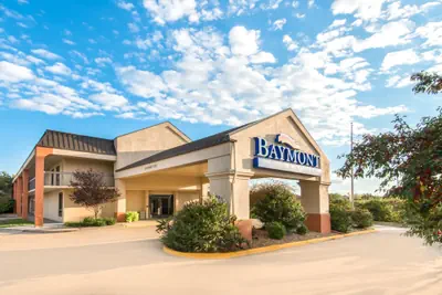 Photo 2 - Baymont by Wyndham Topeka
