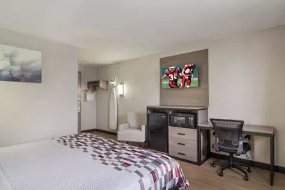 Photo 2 - Red Roof Inn & Suites Brunswick I-95