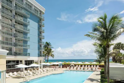 Photo 2 - The Singer Oceanfront Resort, Curio Collection by Hilton