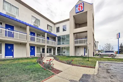 Photo 2 - Motel 6 Columbus, OH - West