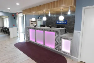 Photo 3 - Days Inn by Wyndham West Des Moines / Clive