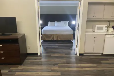 Photo 3 - Quality Inn & Suites Tuscaloosa near University