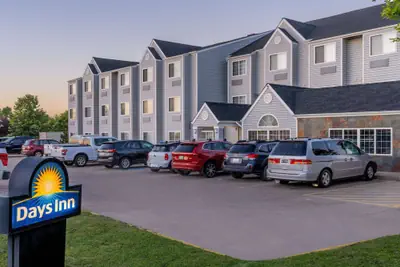 Photo 2 - Days Inn & Suites by Wyndham Greeley