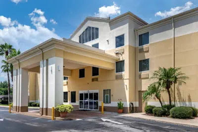 Photo 2 - Comfort Inn & Suites DeLand - near University