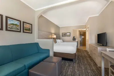Photo 5 - Comfort Suites Chincoteague Island Bayfront Resort