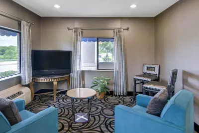 Photo 4 - Quality Inn & Suites Grand Prairie South