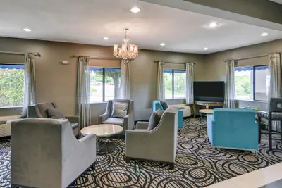 Photo 5 - Quality Inn & Suites Grand Prairie South