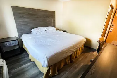 Photo 5 - Travelodge by Wyndham Arlington/Dallas Area