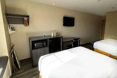 Photo 3 - Travelodge by Wyndham Arlington/Dallas Area
