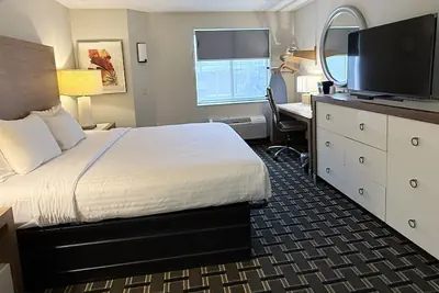 Photo 5 - Sleep Inn & Suites Peoria North