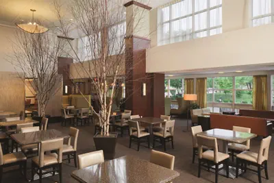 Photo 4 - DoubleTree by Hilton Hotel Boston Bayside