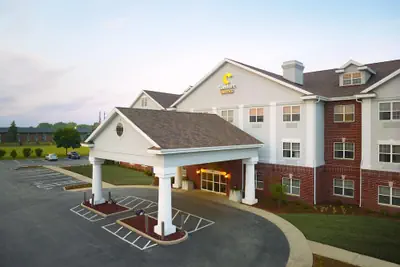 Photo 2 - Comfort Suites Milwaukee Airport