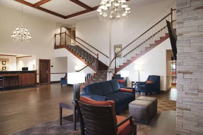 Photo 5 - Comfort Suites Milwaukee Airport